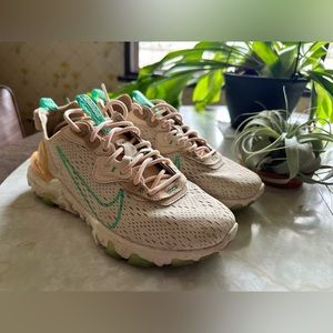 Nike 2020 React Vision Women’s Sneakers Size 8